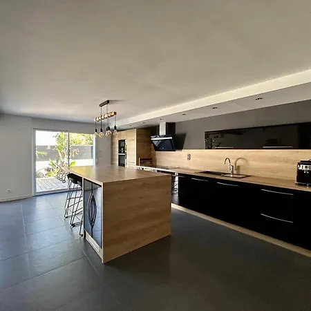 Bas De Avec Piscine Prive - Calme Apartment